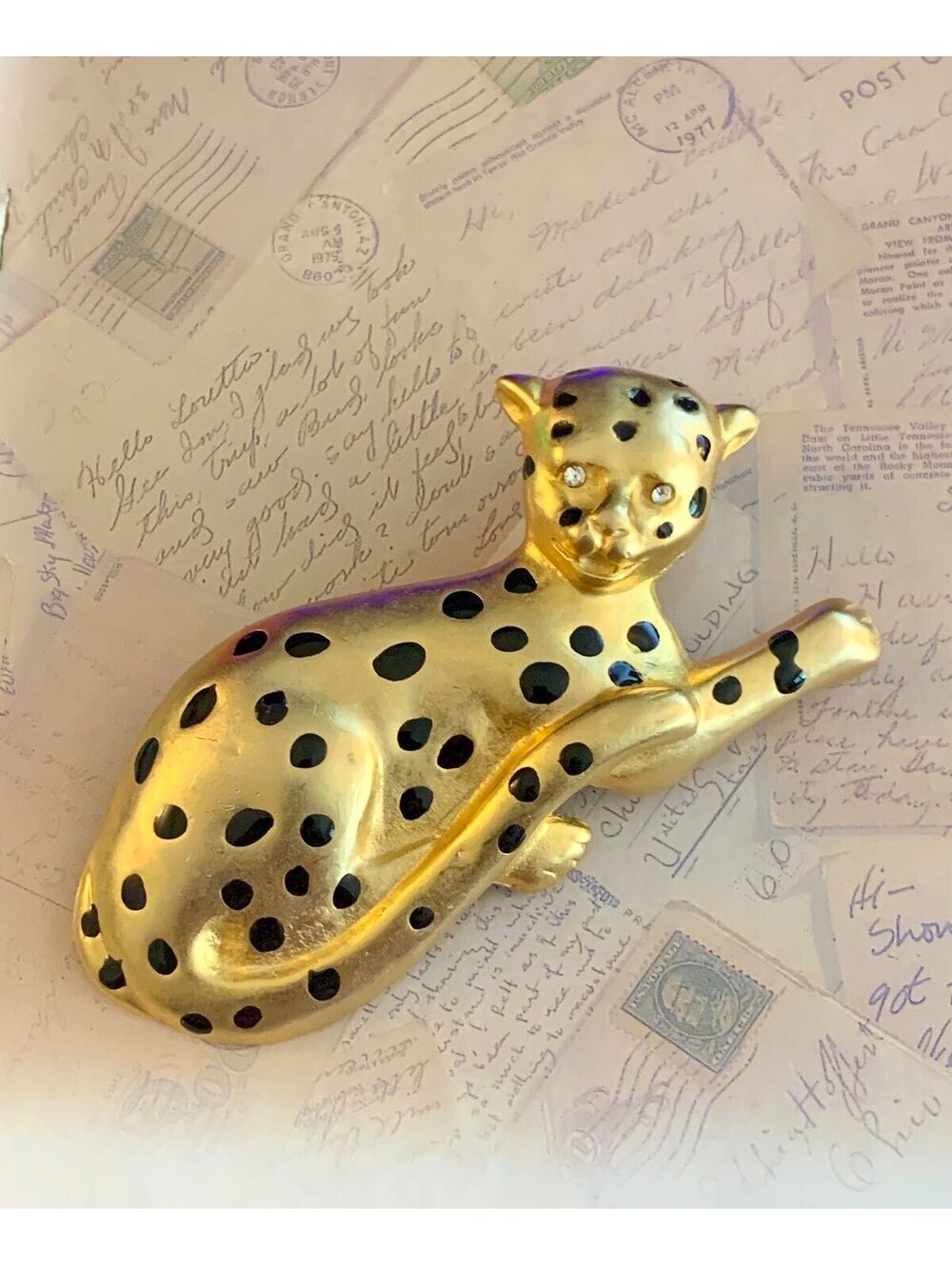 Vintage Gold Leopard Cat Brooch with Sparkling Rhinestone Eyes - Fun Jewelry Pin